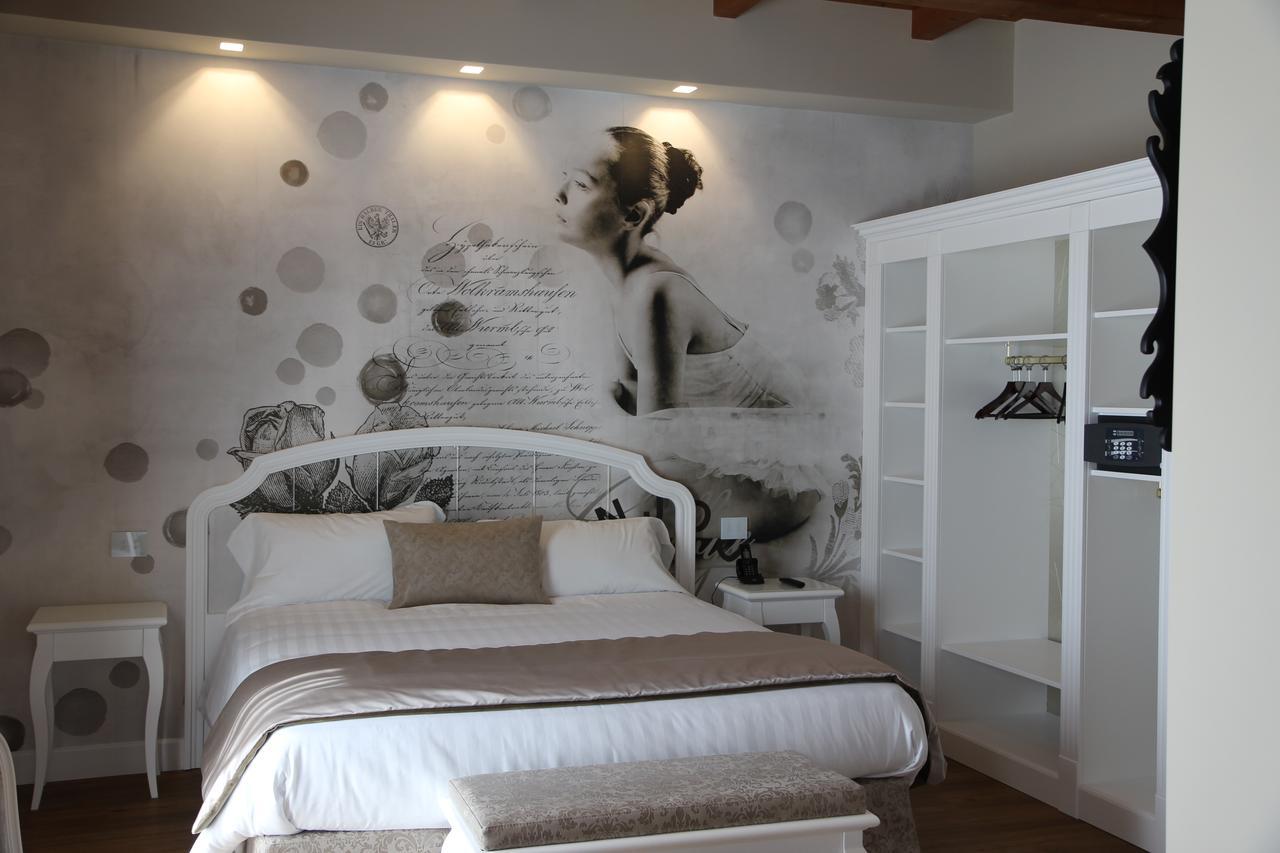 Suites & Apartments Liola' Castrocielo Buitenkant foto