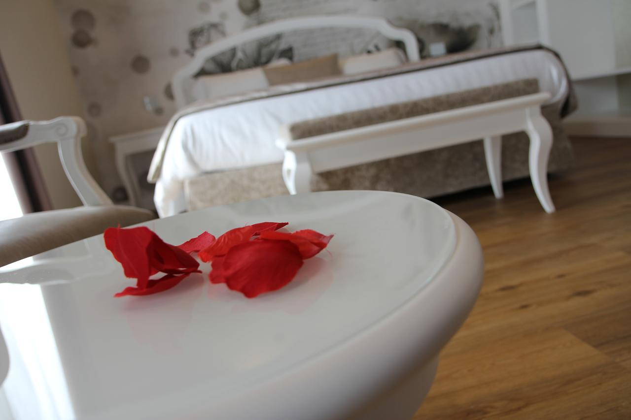 Suites & Apartments Liola' Castrocielo Buitenkant foto